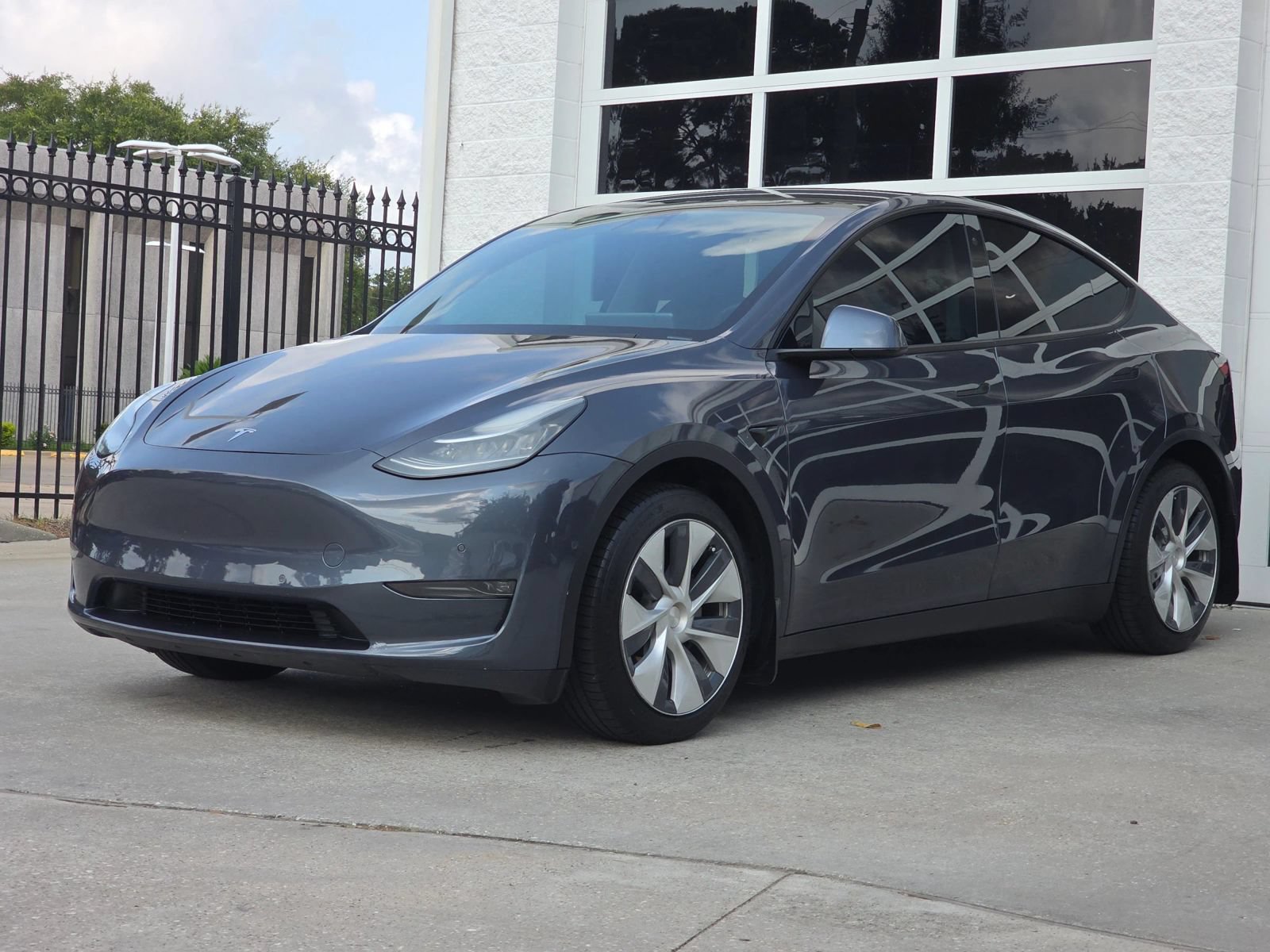Used 2021 Tesla Model Y Long Range AWD/4WD image 9