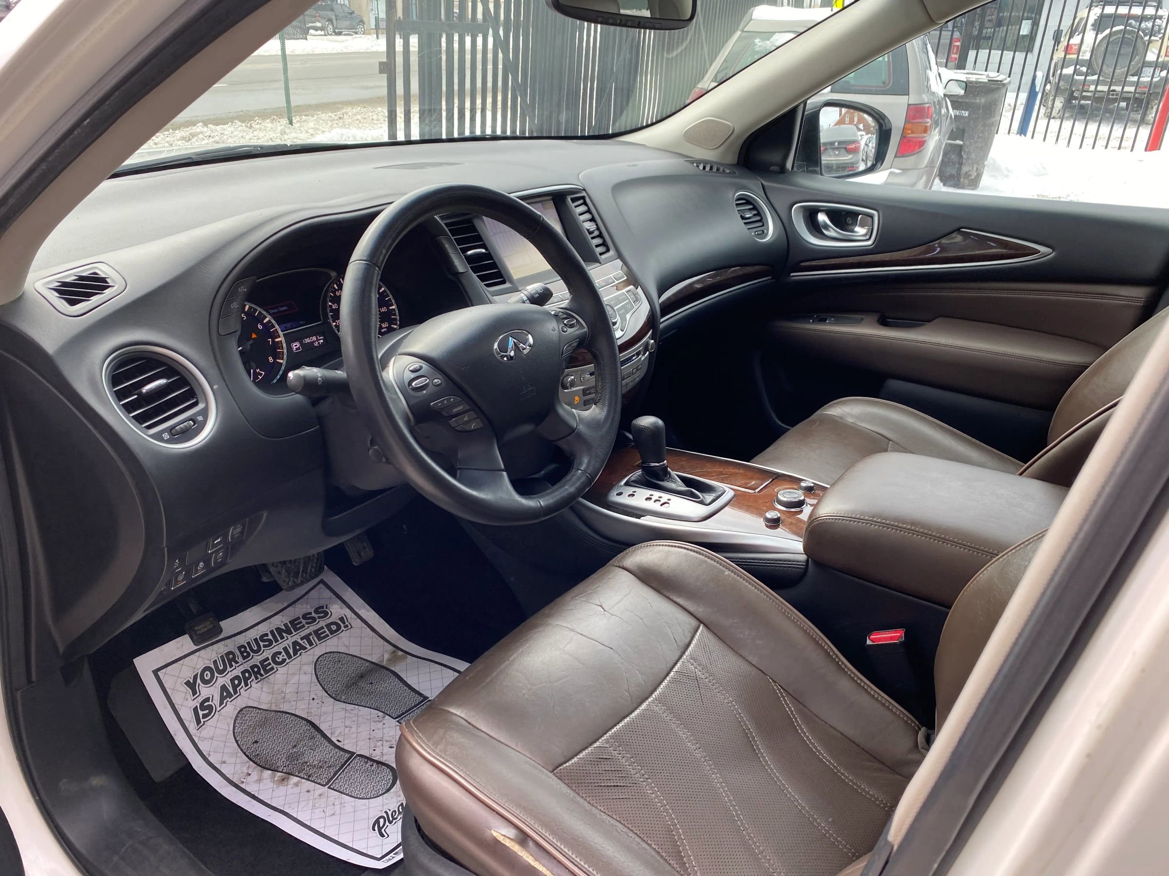 Used 2014 INFINITI QX60 3.5 Sport Utility 4D w/ Deluxe Touring Package image 3