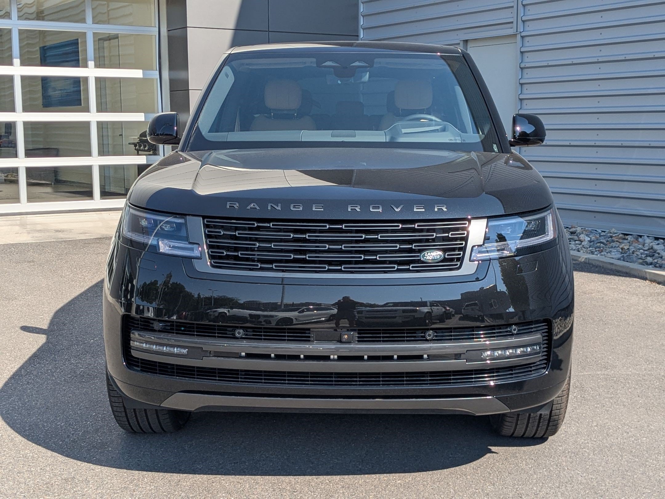 New 2026 Land Rover Range Rover Long Wheelbase SE AWD/4WD image 2