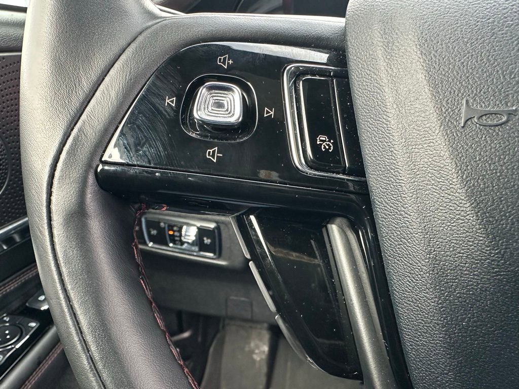 Used 2025 Lincoln Corsair Reserve w/ Jet Appearance Package image 30