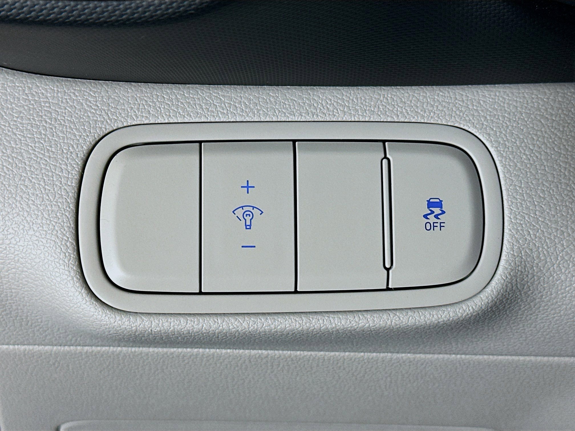 Used 2024 Hyundai Venue SEL image 17