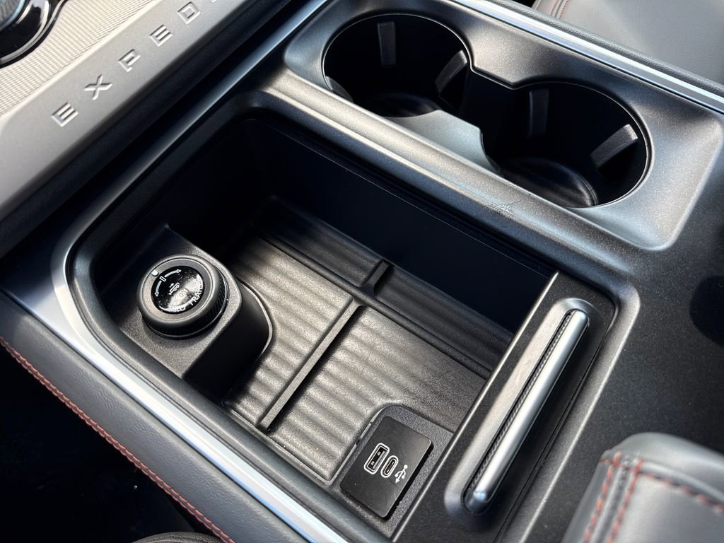 Used 2025 Ford Expedition Active image 22