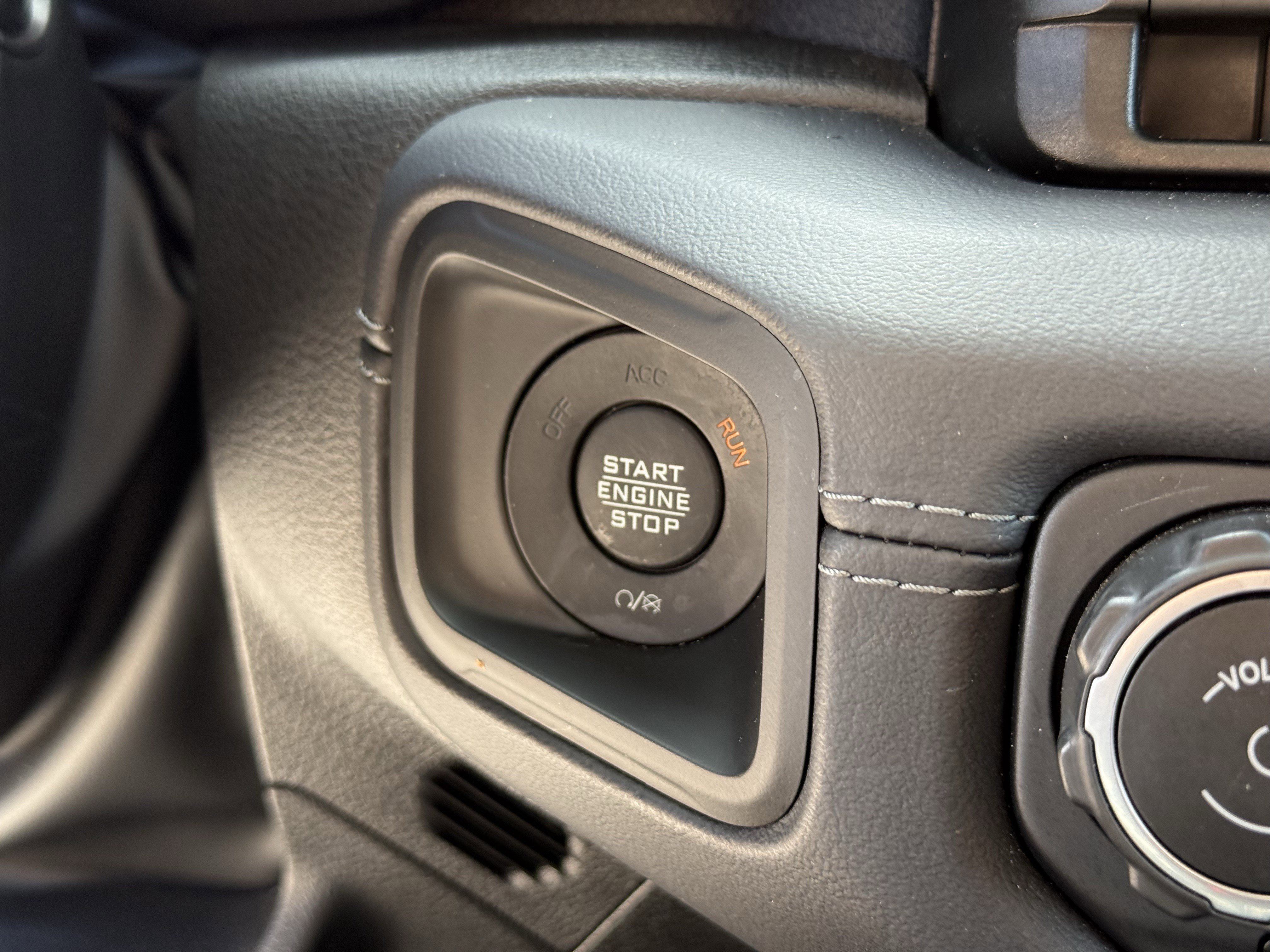 Used 2025 Jeep Wrangler Unlimited Rubicon image 24