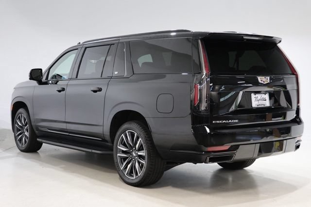 Used 2024 Cadillac Escalade ESV Sport AWD/4WD image 5