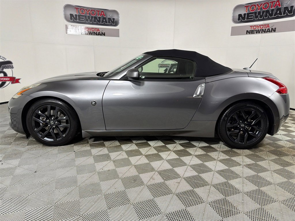 Used 2017 Nissan 370Z Roadster image 6