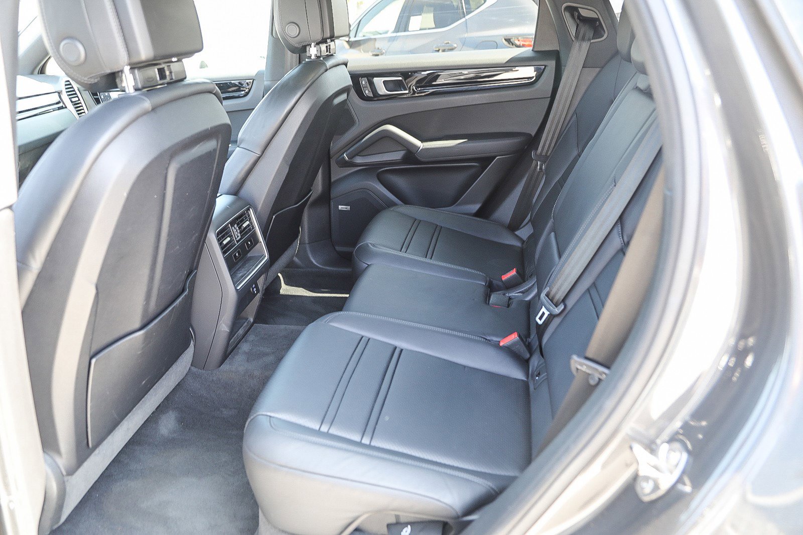 Used 2022 Porsche Cayenne Coupe image 18
