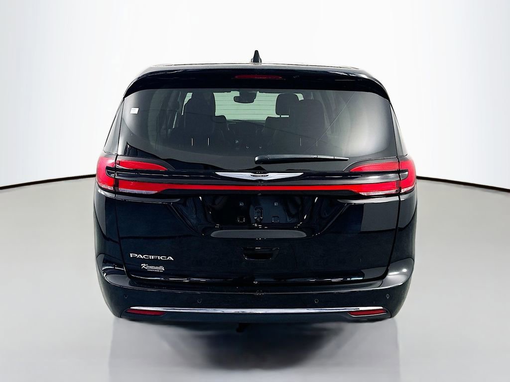 Used 2024 Chrysler Pacifica Touring-L FWD image 6