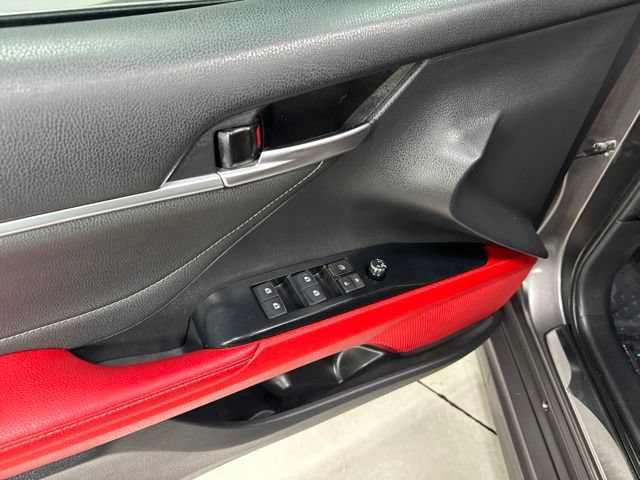 Used 2018 Toyota Camry XSE FWD image 11