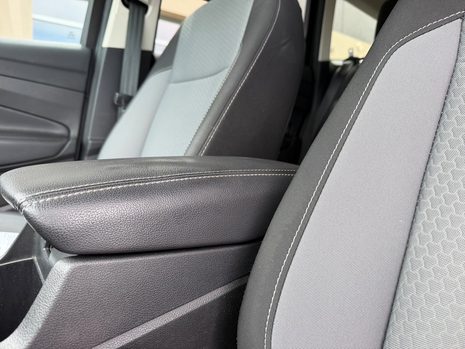 Used 2019 Ford Escape SE FWD image 15