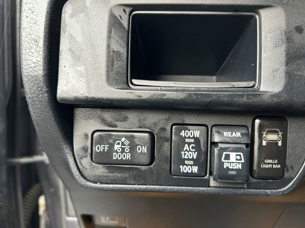 Used 2017 Toyota Tacoma TRD Off-Road w/ Tow Package (A/T) image 21