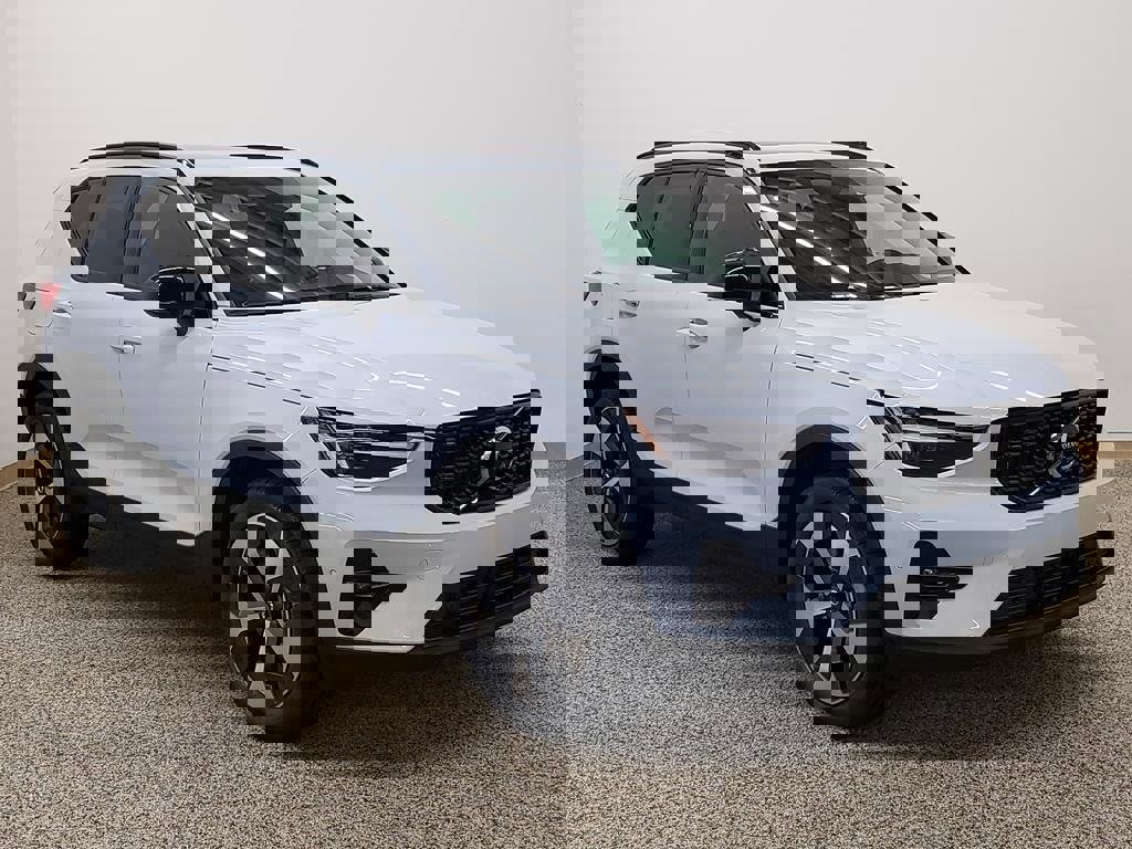 New 2026 Volvo XC40 B5 Plus w/ Protection Package Premier