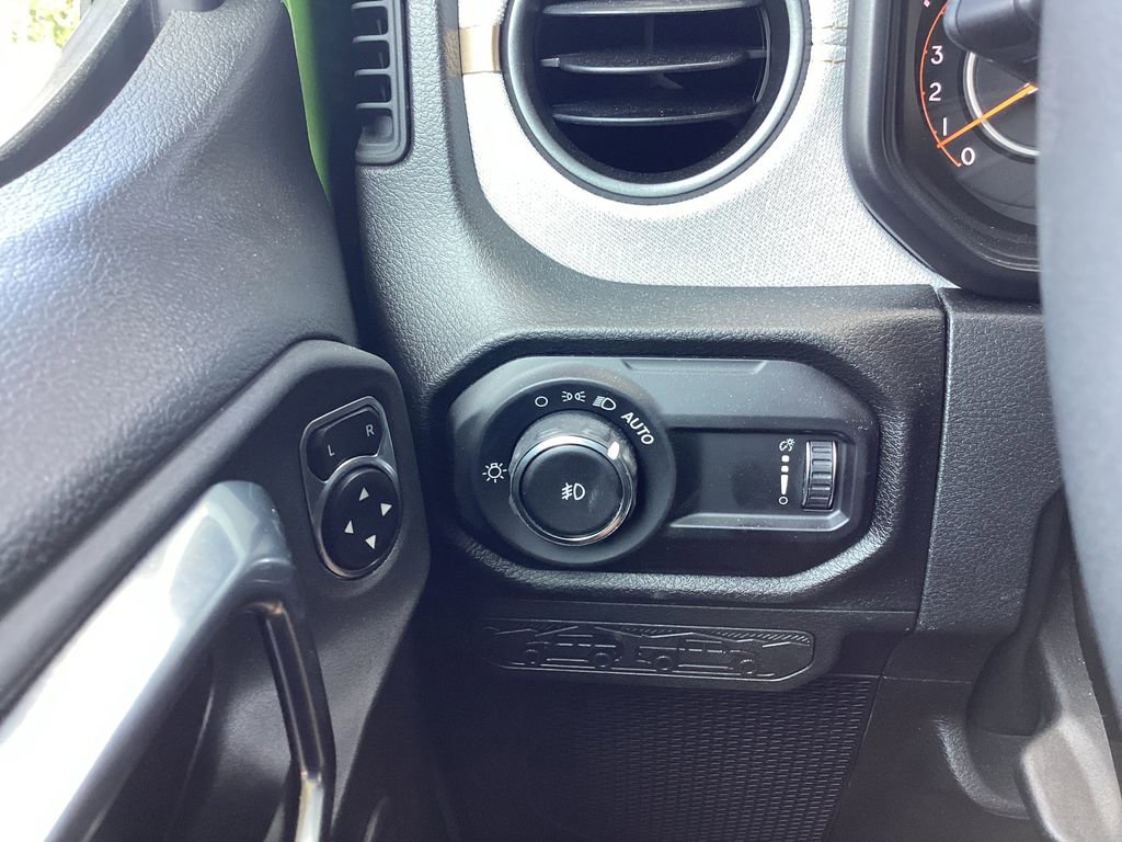 Used 2025 Jeep Wrangler Sport S AWD/4WD image 17