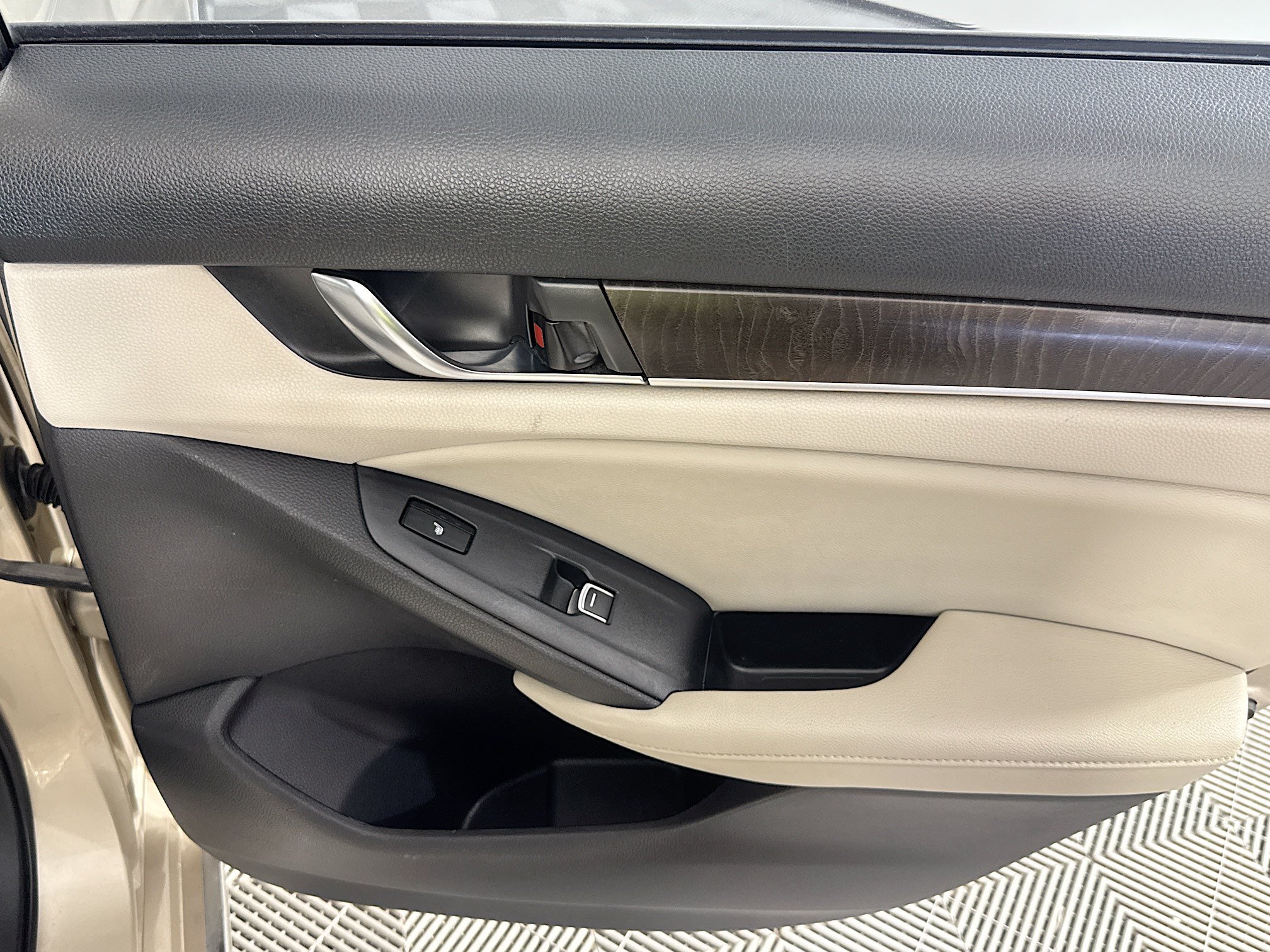 Used 2018 Honda Accord Touring image 26