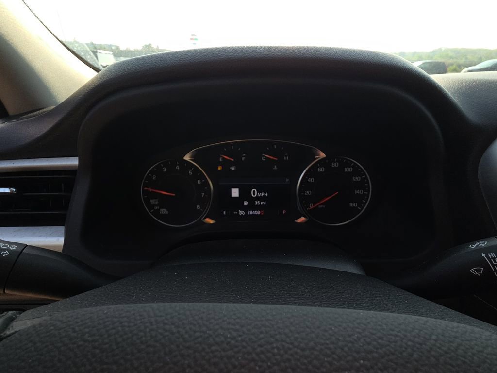 Used 2023 GMC Acadia SLT image 9