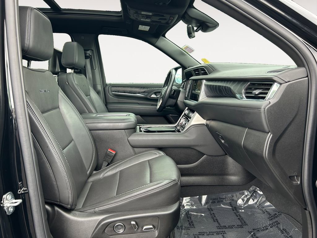 Used 2024 GMC Yukon XL Denali w/ Advanced Technology Package image 10