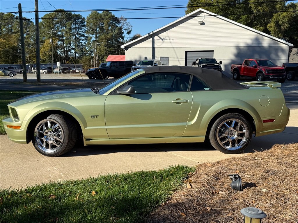 Used 2006 Ford Mustang GT RWD image 3