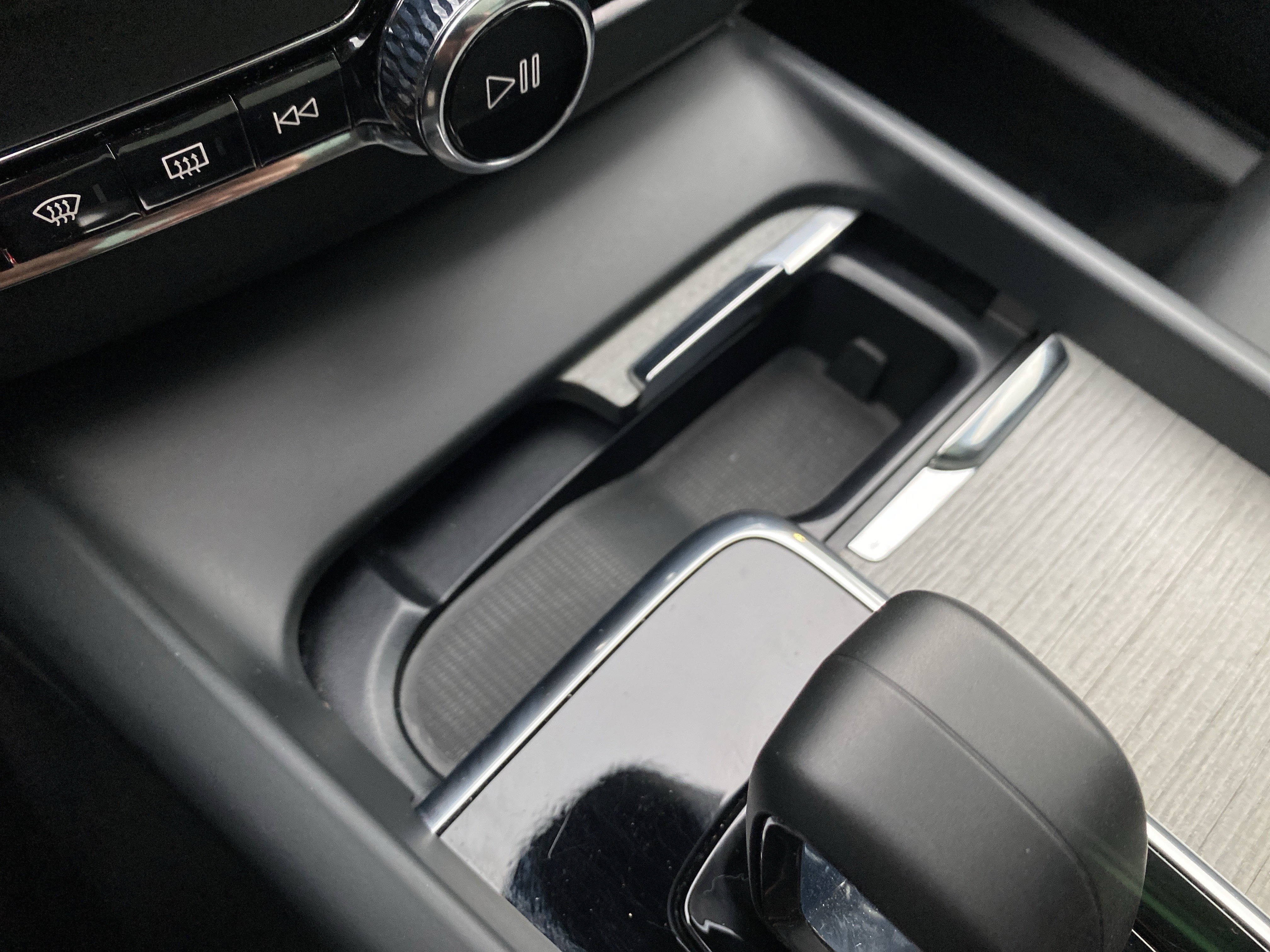 Used 2025 Volvo XC60 B5 Plus image 34