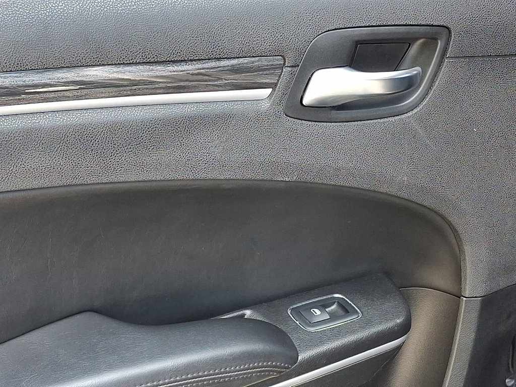 Used 2019 Chrysler 300 Touring AWD/4WD image 15