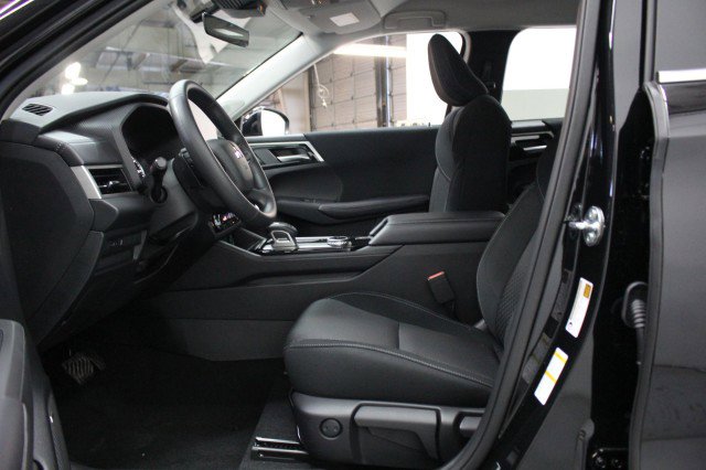 New 2026 Mitsubishi Outlander ES image 13