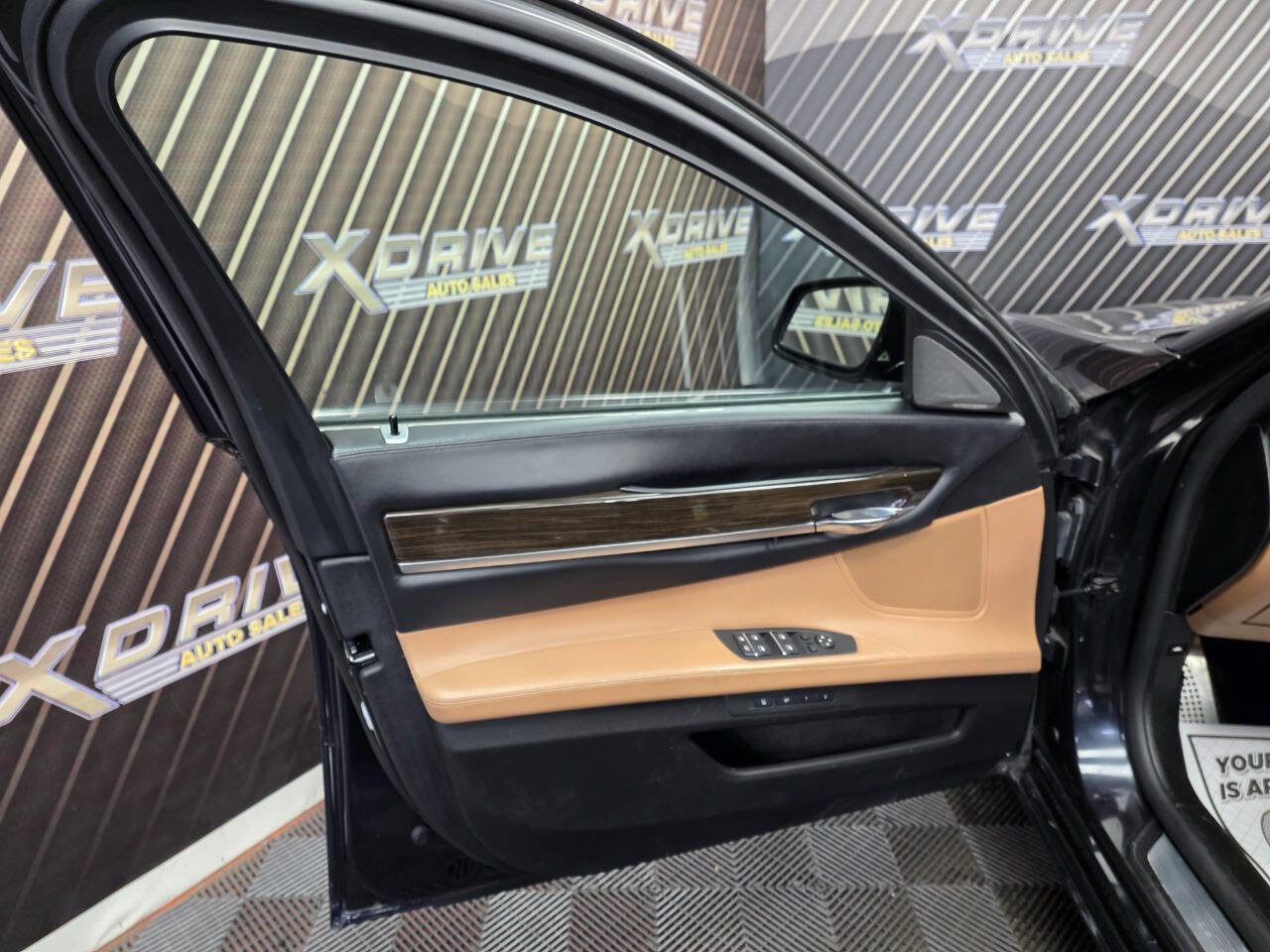 Used 2015 BMW 750Li image 17