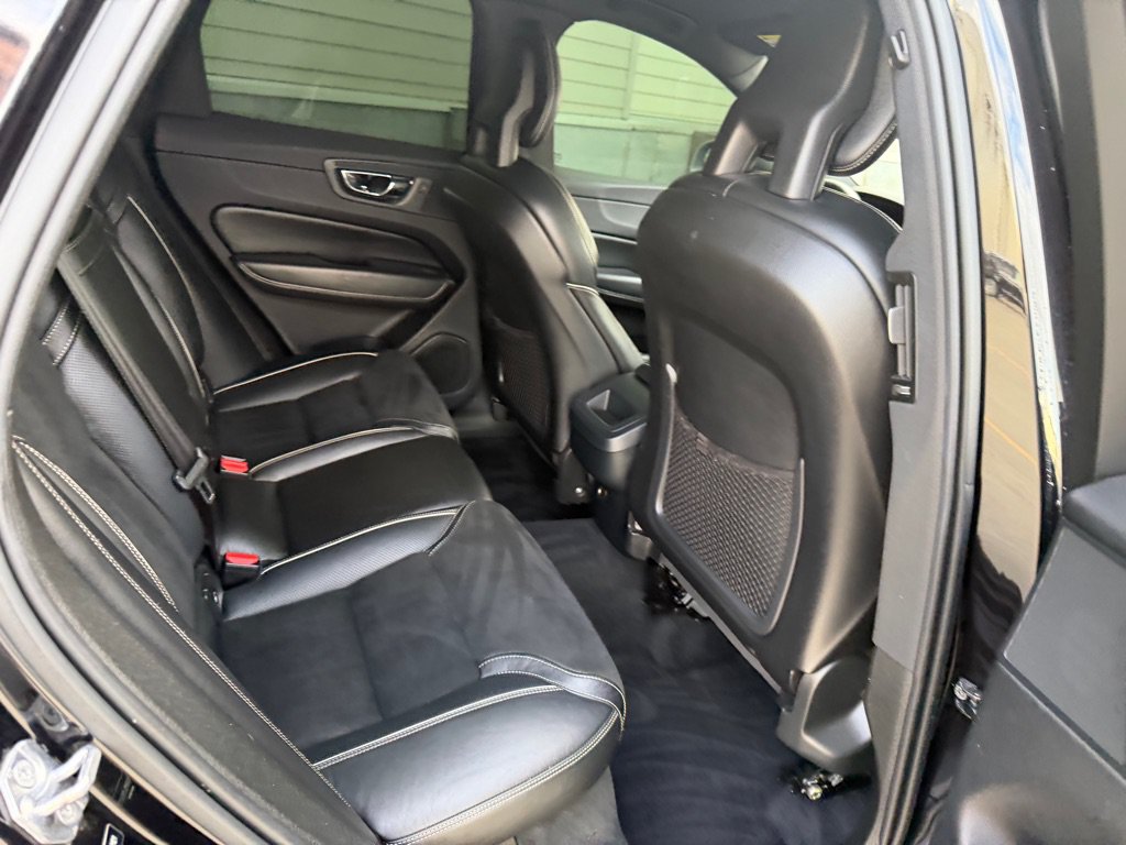 Used 2018 Volvo XC60 T5 R-Design w/ Convenience Package AWD/4WD image 25