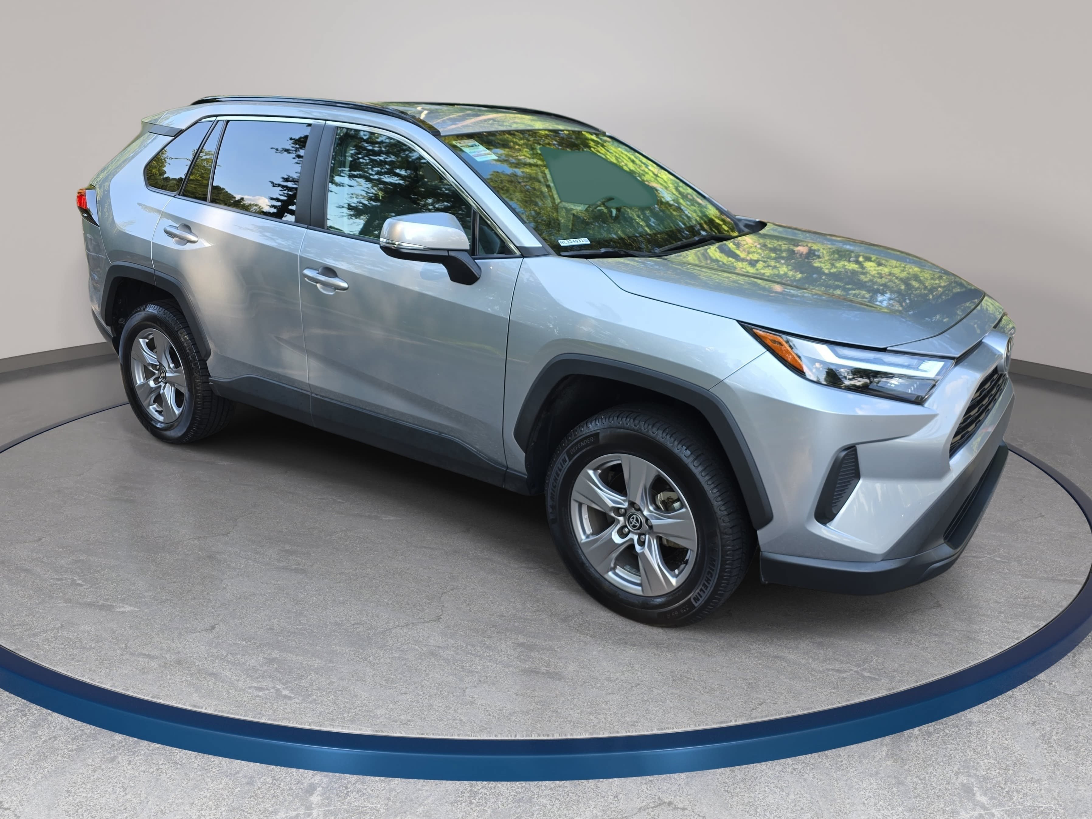 Used 2022 Toyota RAV4 XLE AWD/4WD image 3