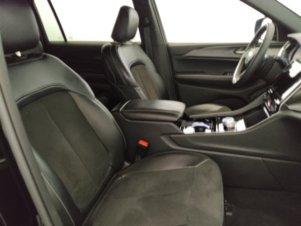 Used 2023 Jeep Grand Cherokee L Laredo RWD image 21