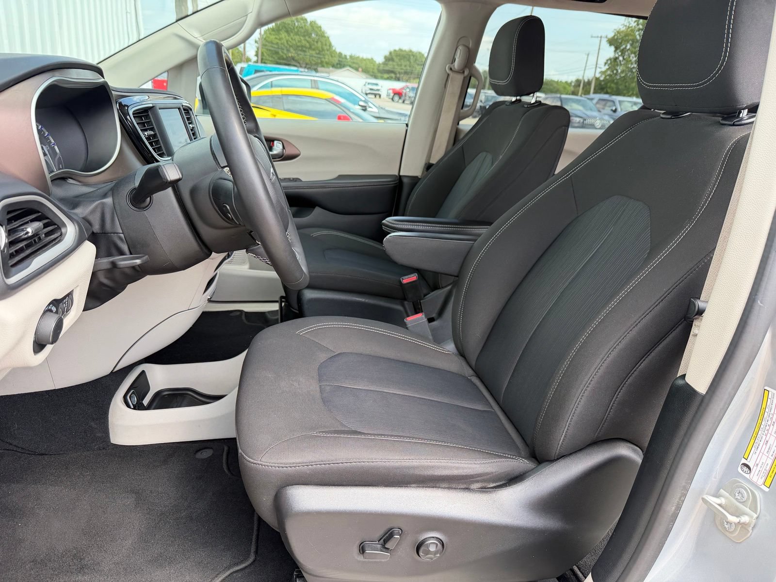 Used 2023 Chrysler Voyager LX FWD image 20