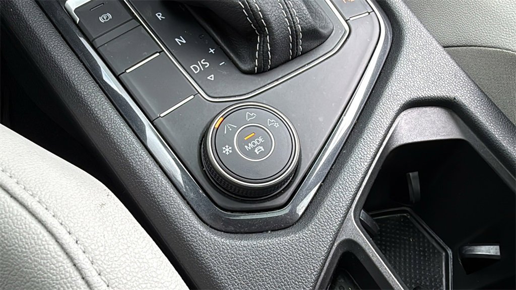 Used 2021 Volkswagen Tiguan SE R-Line image 28