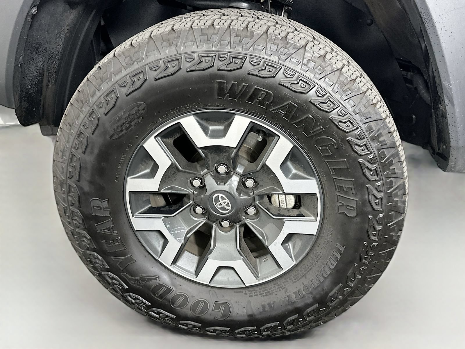 Certified 2023 Toyota Tacoma TRD Off-Road AWD/4WD image 29