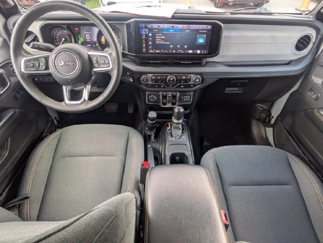 Used 2024 Jeep Wrangler Unlimited Sahara AWD/4WD image 15