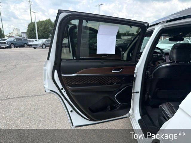 Used 2021 Jeep Grand Cherokee L Summit w/ Luxury Tech Group V AWD/4WD image 30