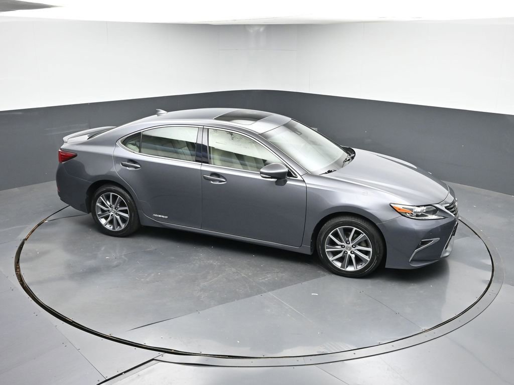 Used 2017 Lexus ES 300h image 37