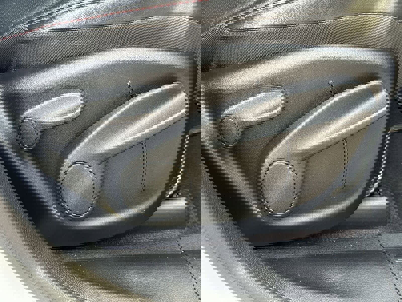 Used 2016 Jeep Cherokee Trailhawk w/ Comfort/Convenience Group image 12