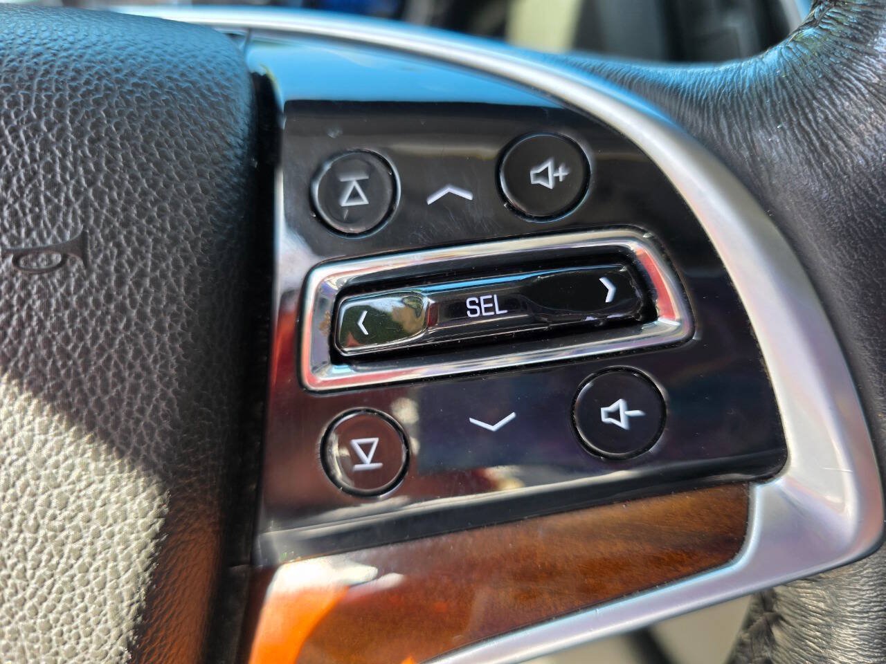 Used 2019 Cadillac Escalade ESV Luxury AWD/4WD image 23