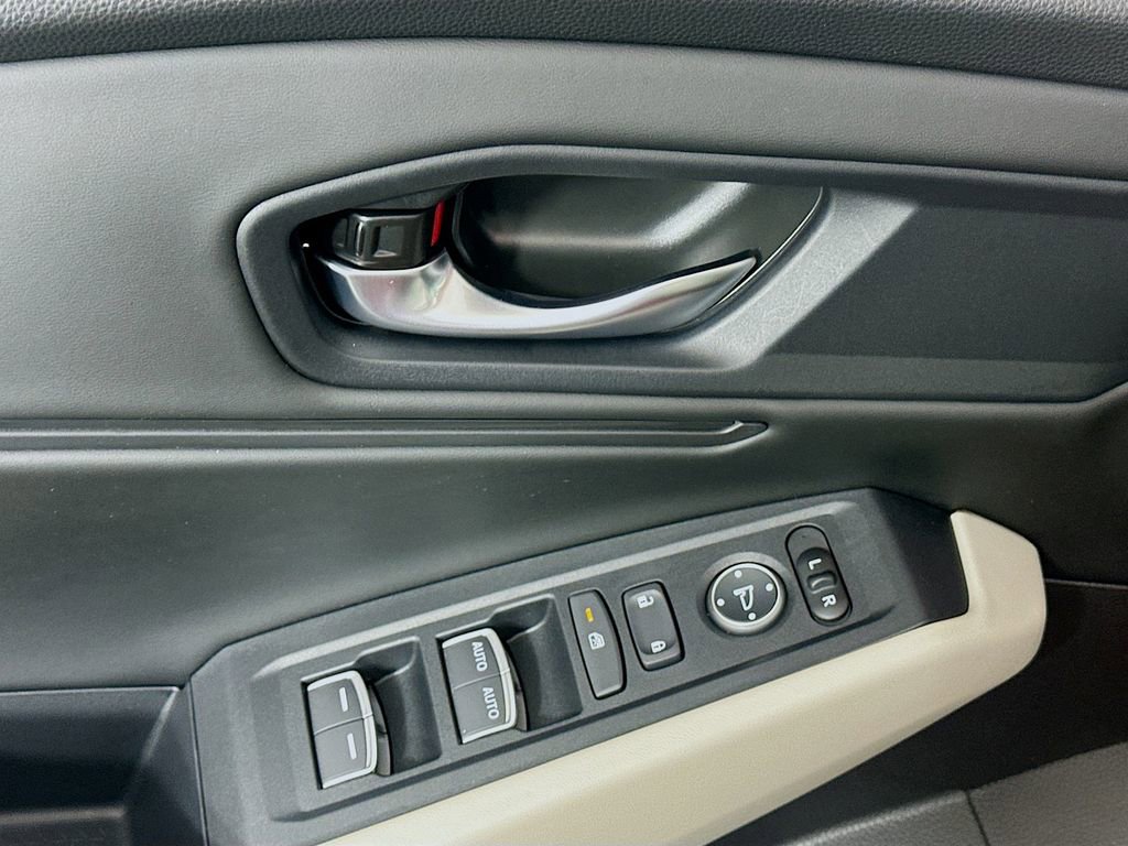 Certified 2025 Honda Accord SE image 17