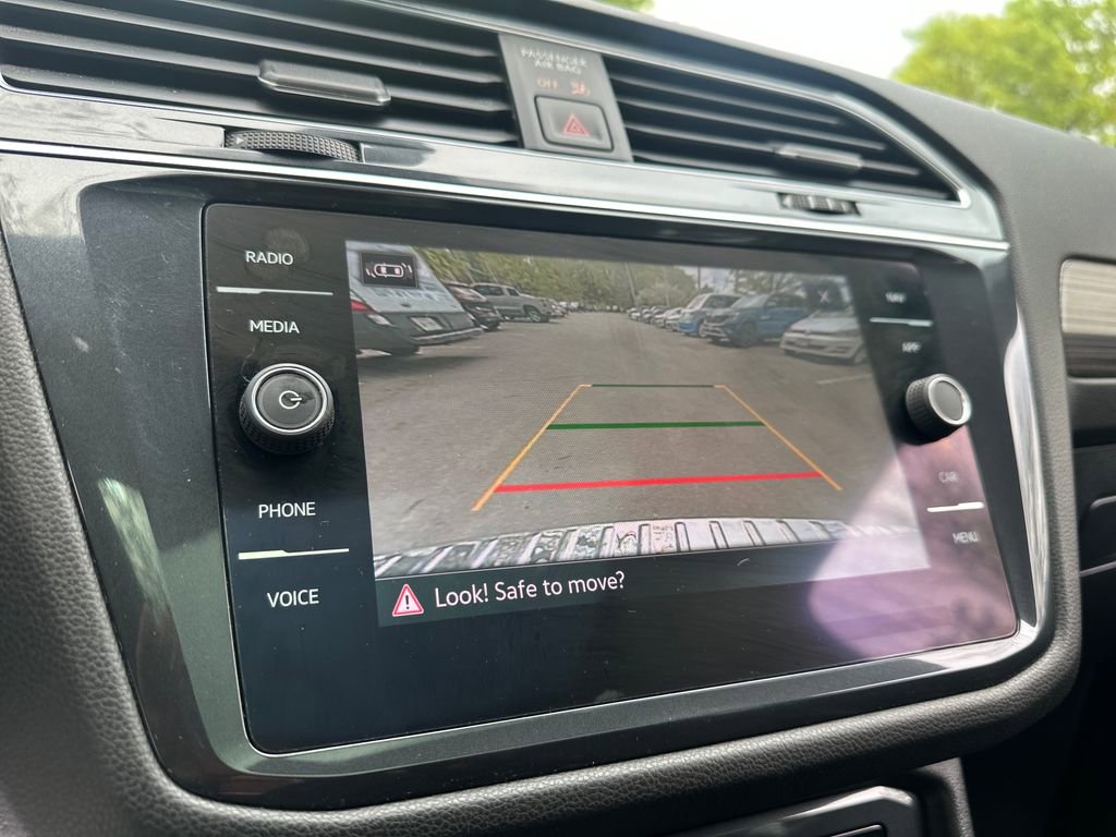 Certified 2022 Volkswagen Tiguan SEL R-Line AWD/4WD image 10