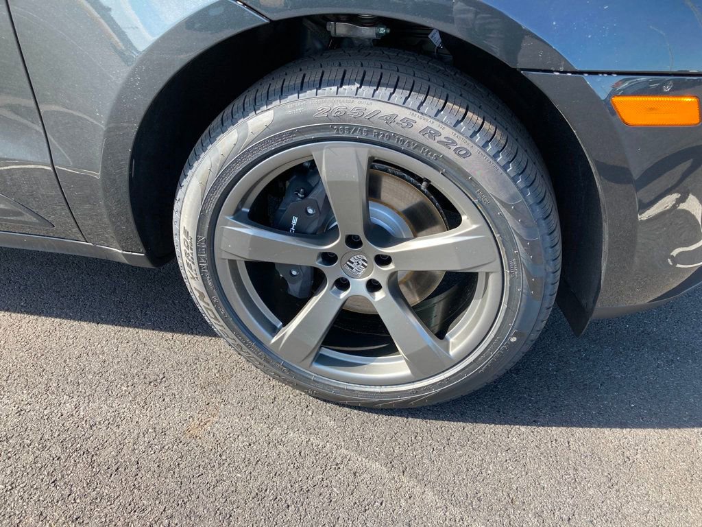 Certified 2025 Porsche Macan image 10