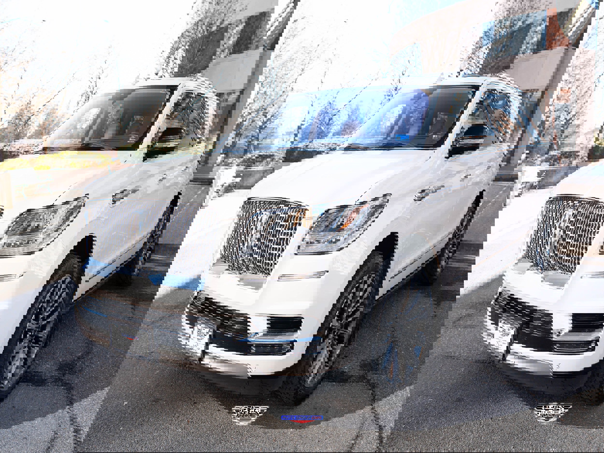 Used 2018 Lincoln Navigator Select w/ Technology Package image 3