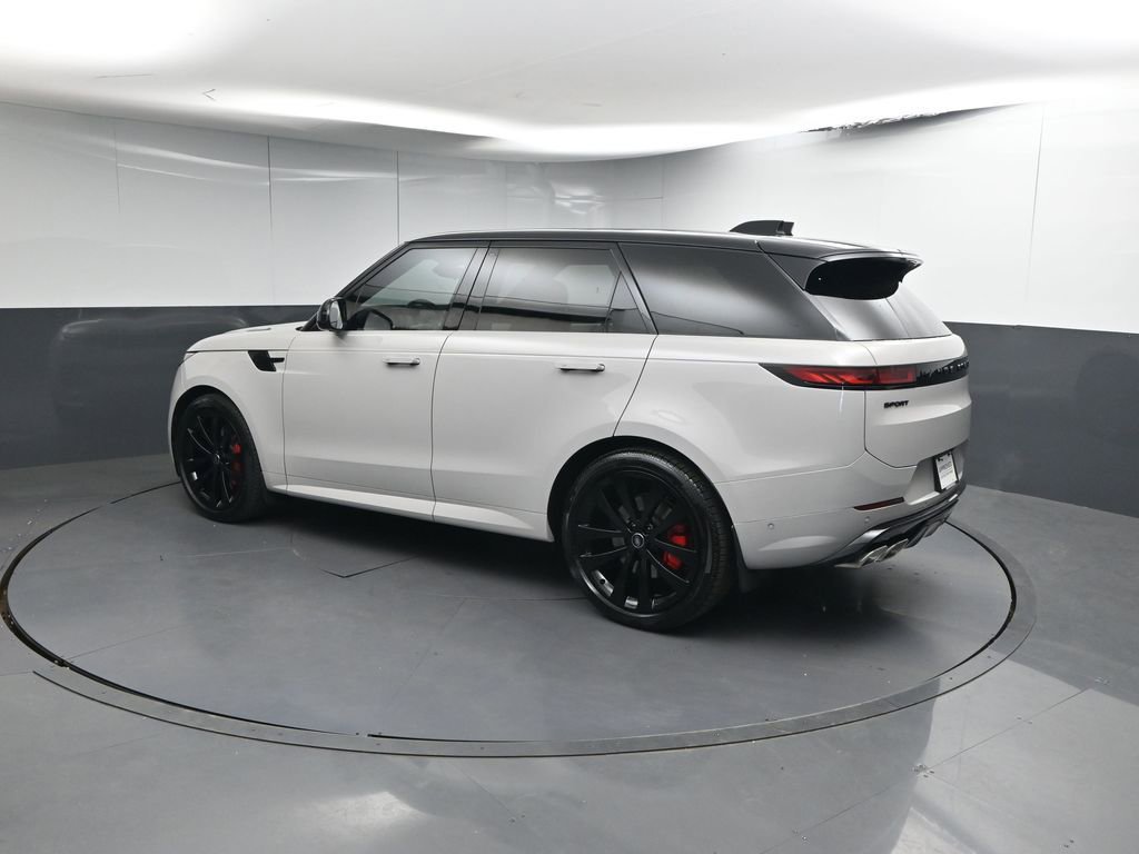Used 2025 Land Rover Range Rover Sport Dynamic SE image 3