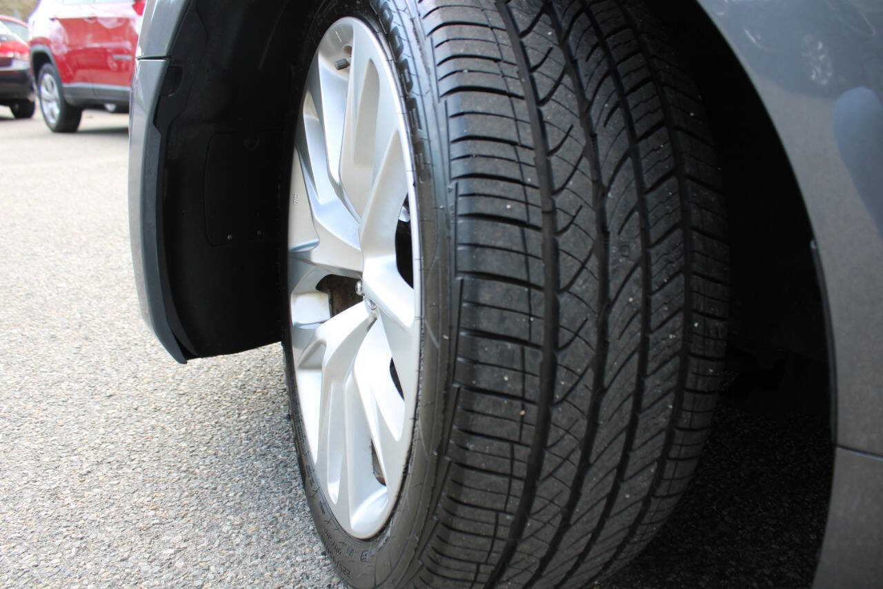 Used 2015 Hyundai Genesis 3.8 RWD image 18