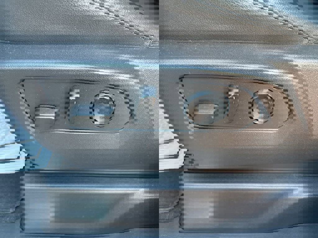 Used 2022 GMC Sierra 1500 SLT w/ SLT Convenience Package image 19