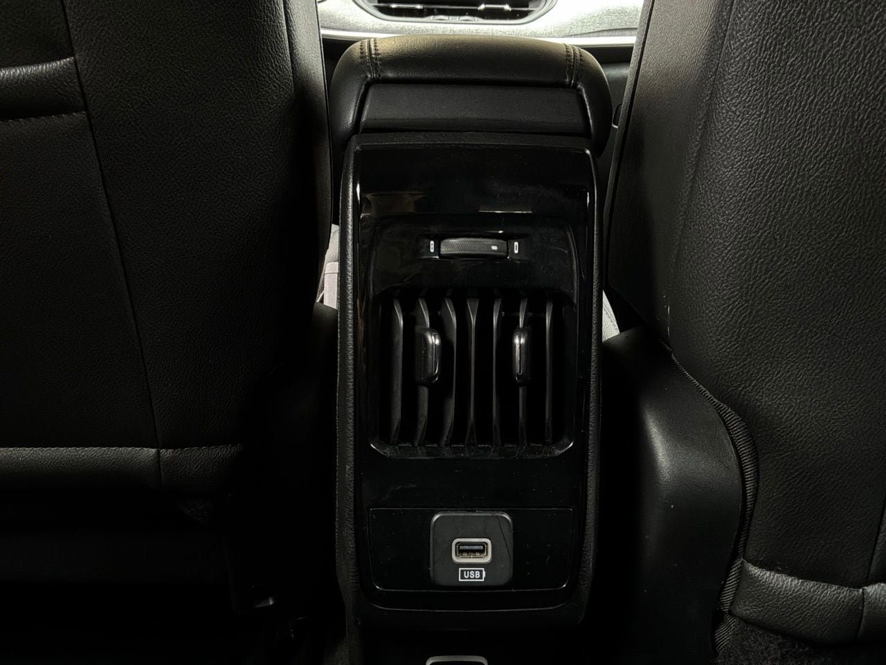 Used 2025 Jeep Compass Latitude AWD/4WD image 12