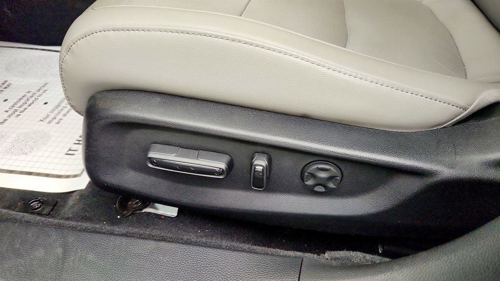Used 2018 Honda Accord Touring image 11