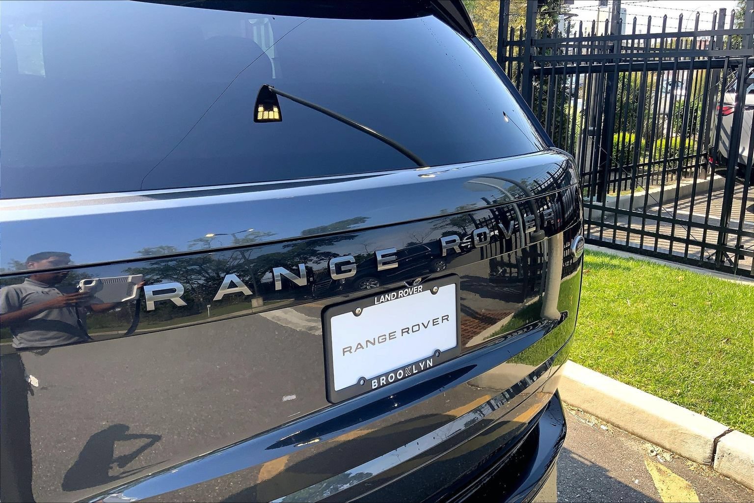 Certified 2023 Land Rover Range Rover Long Wheelbase SE AWD/4WD image 9