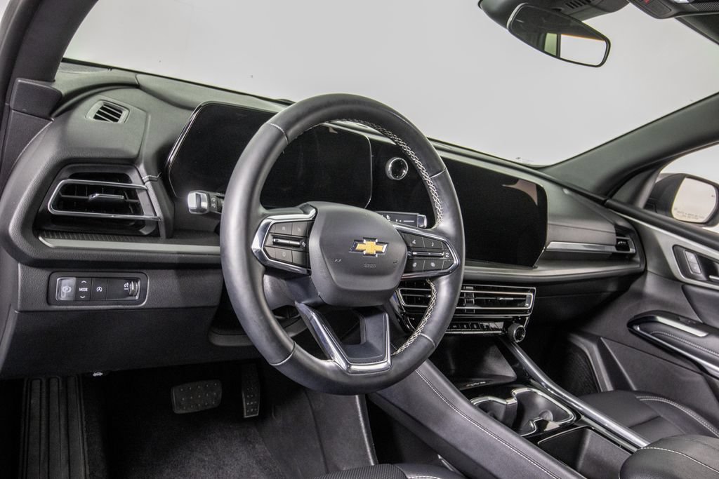 Used 2025 Chevrolet Traverse LT FWD image 20