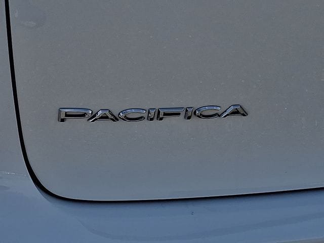 Certified 2024 Chrysler Pacifica Touring-L FWD image 30
