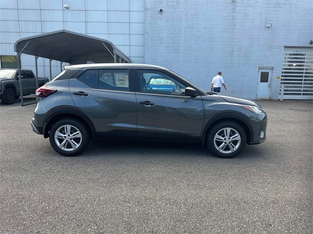 New 2025 Nissan Kicks Play S image 3