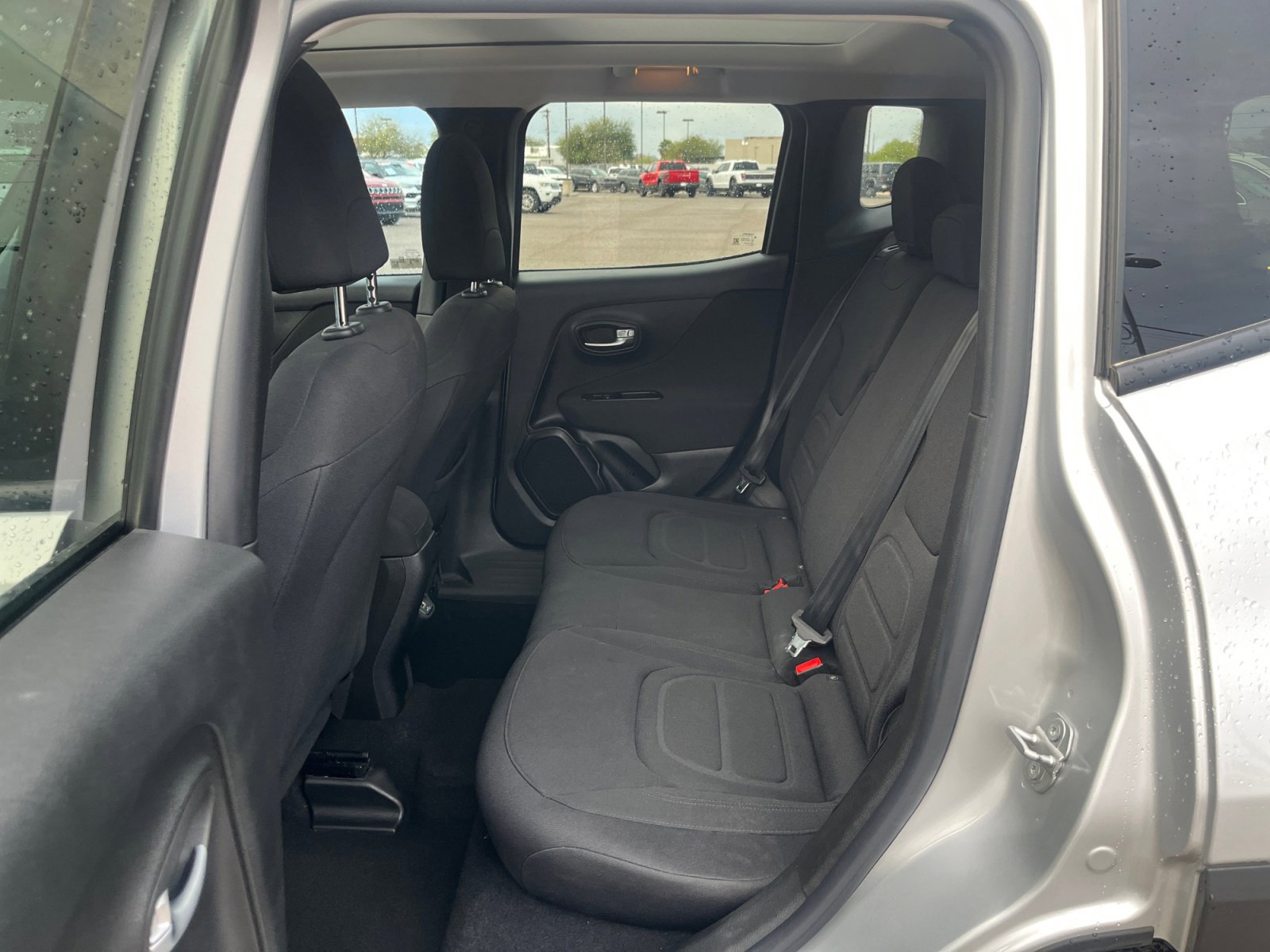 Used 2020 Jeep Renegade Latitude w/ UConnect 8.4 Nav Group image 17