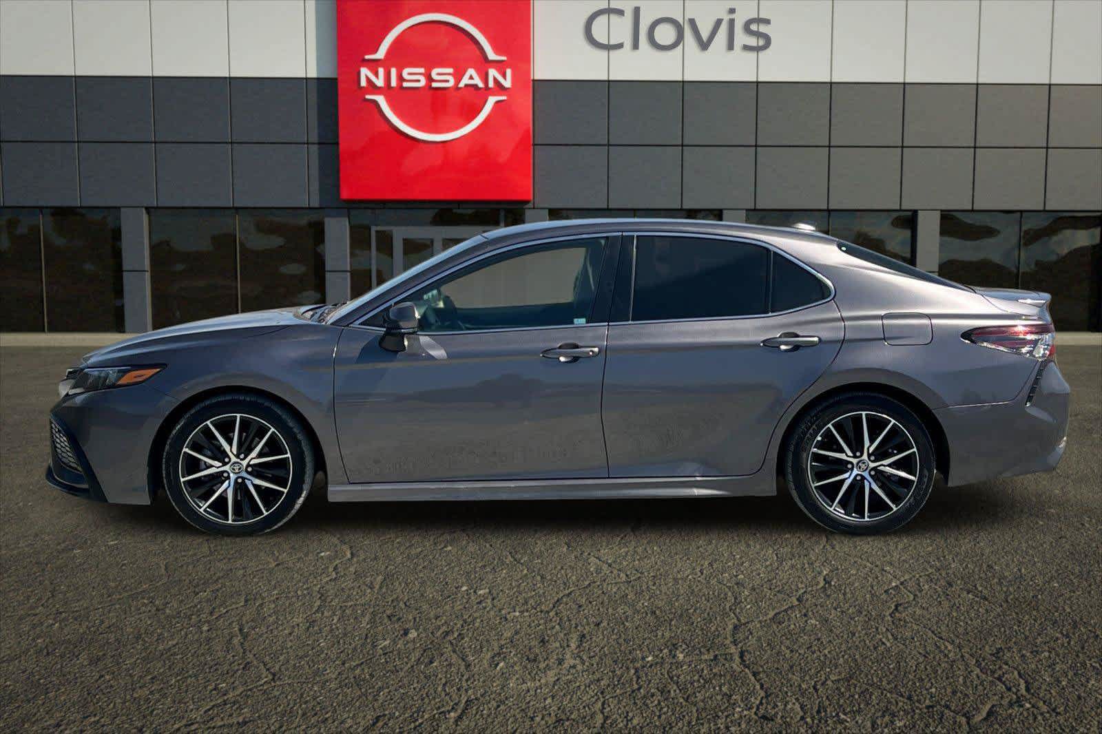 Used 2022 Toyota Camry SE w/ Cold Weather Package FWD image 6